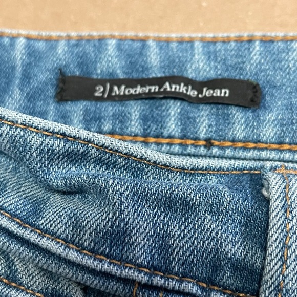 Talbots Modern Ankle Jeans Women's Sz‎ 2 Bleached Leg Medium Wash Denim - Picture 6 of 16